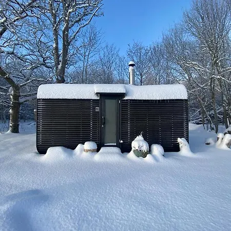 Tiny In Nature With Finnish Sauna ロッジ