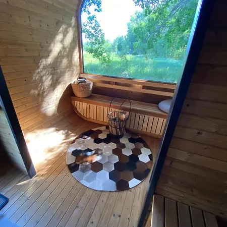 Tiny In Nature With Finnish Sauna ロッジ