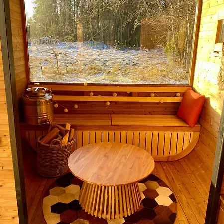 ロッジ Tiny In Nature With Finnish Sauna パルティスキ